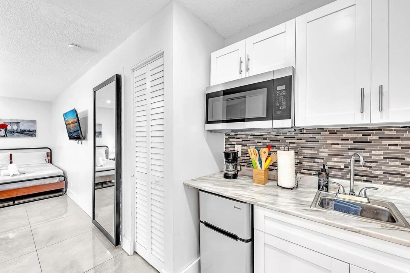 New 2 Bed Studio Close To Beach & Casino Ha04 Hollywood Eksteriør billede